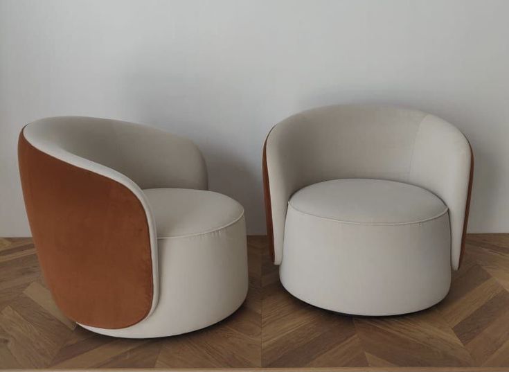 COMFY CHAIRS IN ROUND SHAPE